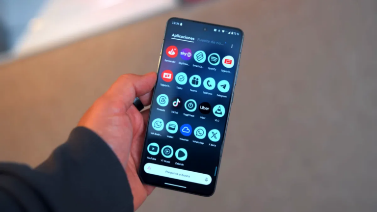 We’ve tested Motorola’s new mid-range/premium phone and we love it for its design, screen, and more