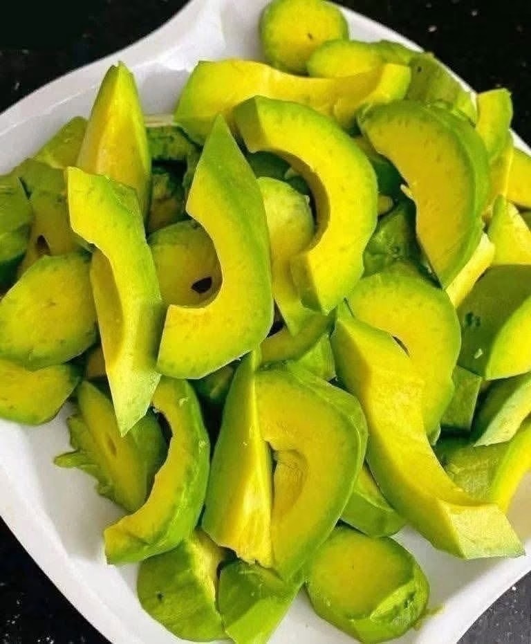 Médicos revelan qué ocurre en tu cuerpo cuando comes aguacate con frecuencia y por qué cada vez más personas lo incluyen en su dieta