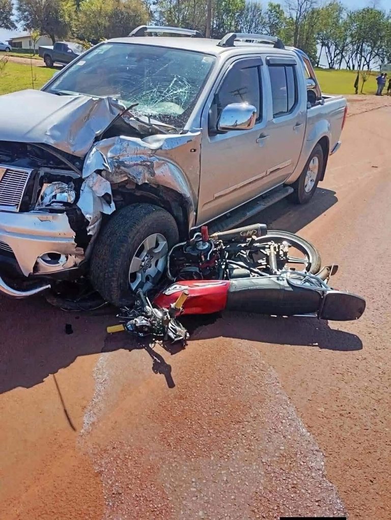 Impactante accidente entre una camioneta y una motocicleta genera preocupación y reabre el debate sobre la seguridad vial