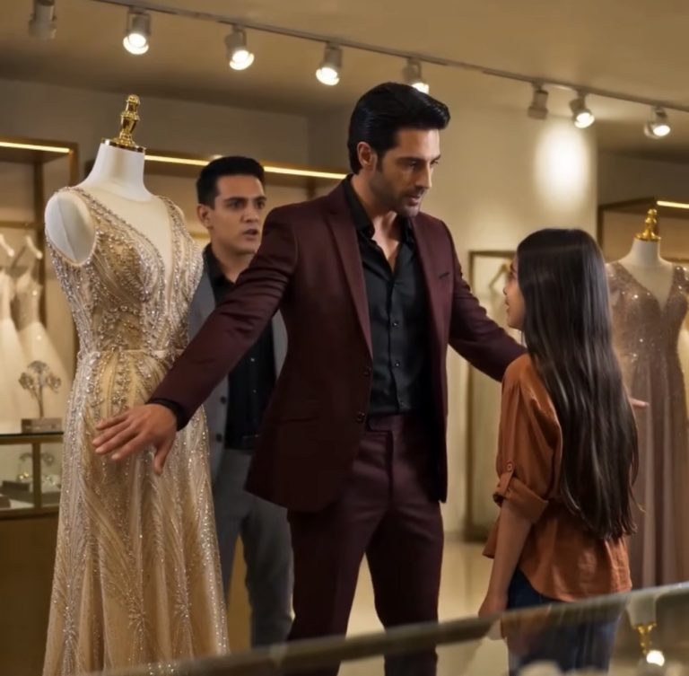 El vestido dorado que guardaba un secreto sobre su madre