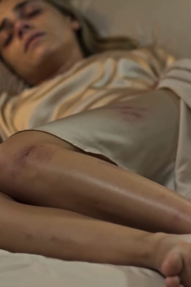 La verdad bajo la sábana: el padre descubrió lo que le habían hecho a su hija