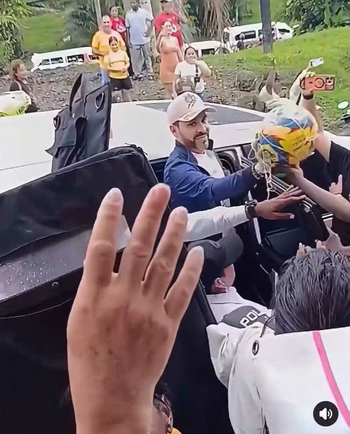 Críticas al presidente Abelardo por entregar balones mientras familias damnificadas esperan ayudas