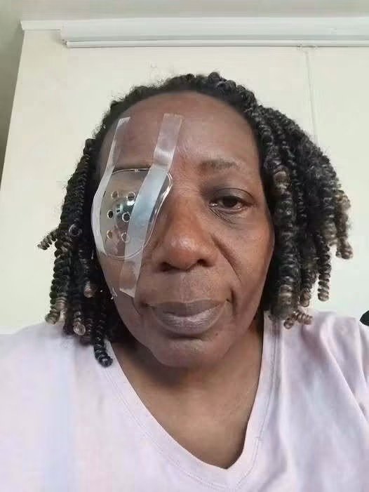 Una mujer celebra una nueva oportunidad de vida y su sencillo mensaje despierta miles de felicitaciones
