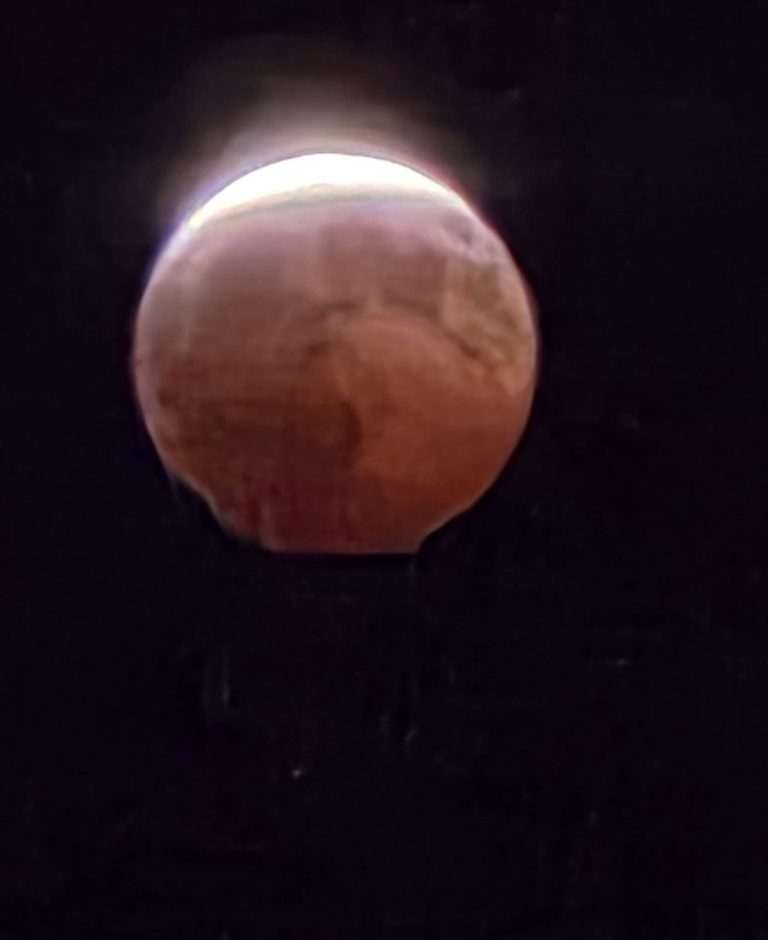 Eclipse lunar parcial de agosto de 2026: así se vio anoche en República Dominicana