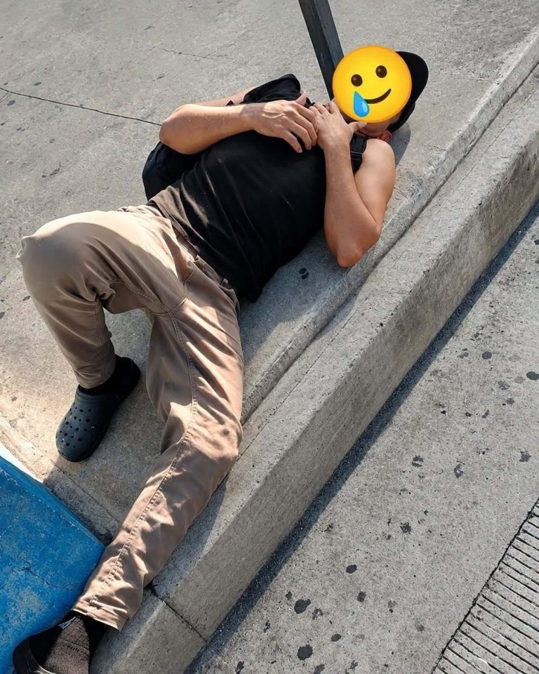 Una persona fue trasladada al hospital después de sufrir una emergencia en plena vía pública
